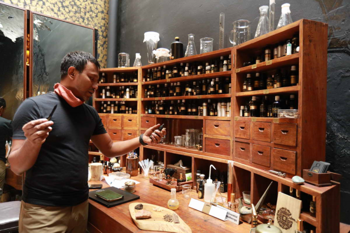 Beyond natural ingredients, Mr Johari’s perfumer’s organ also consists of more synthetic ingredients nowadays, such as rose or jasmine extract.